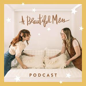 Lyssna på A Beautiful Mess Podcast i appen