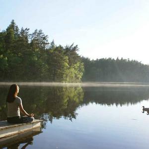 Lyssna på Sömn & avslappning av Martina Yoga i appen